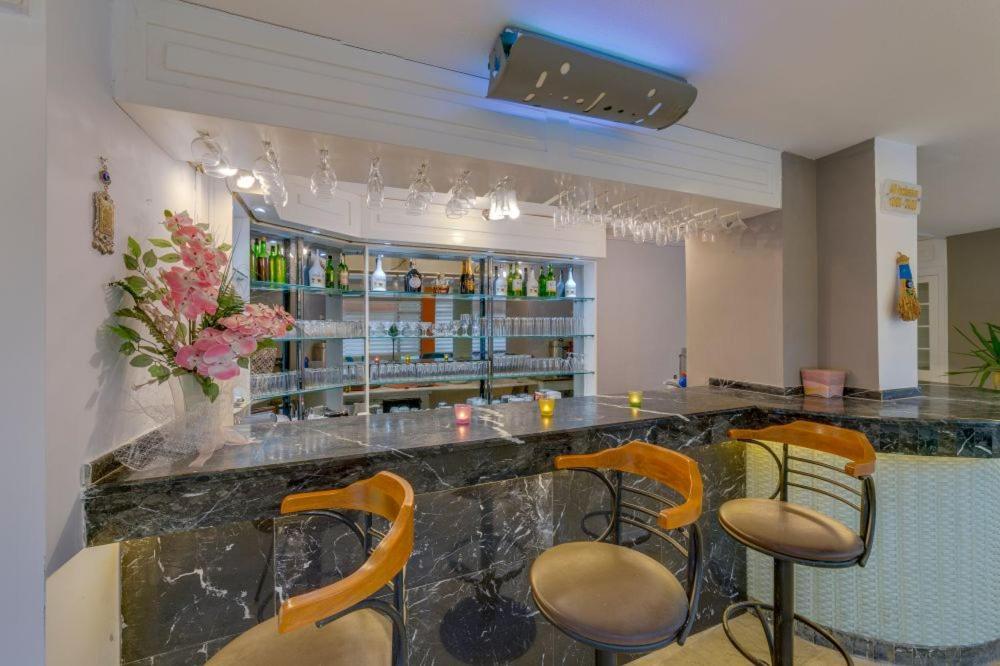 The View City Hotel Κουσάντασι Εξωτερικό φωτογραφία